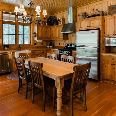 Lake Creek Lodge Camp Sherman エクステリア 写真