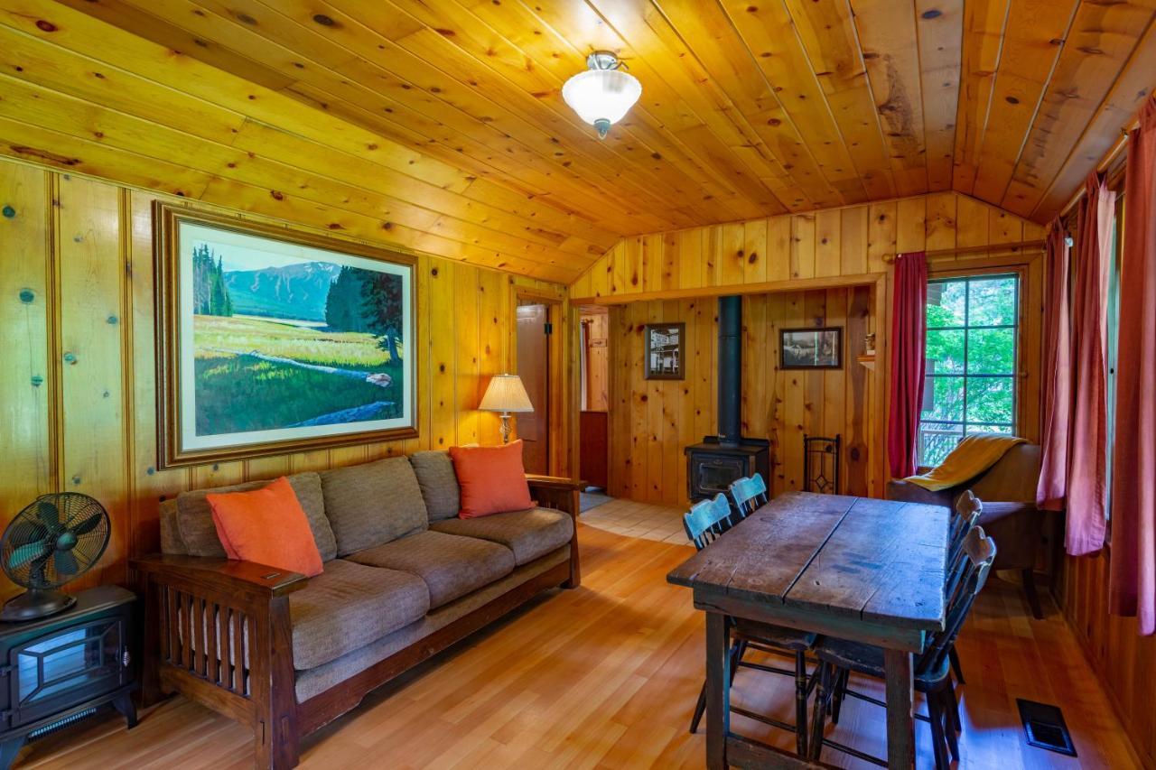 Lake Creek Lodge Camp Sherman エクステリア 写真