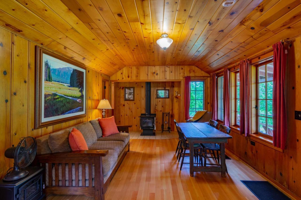 Lake Creek Lodge Camp Sherman エクステリア 写真