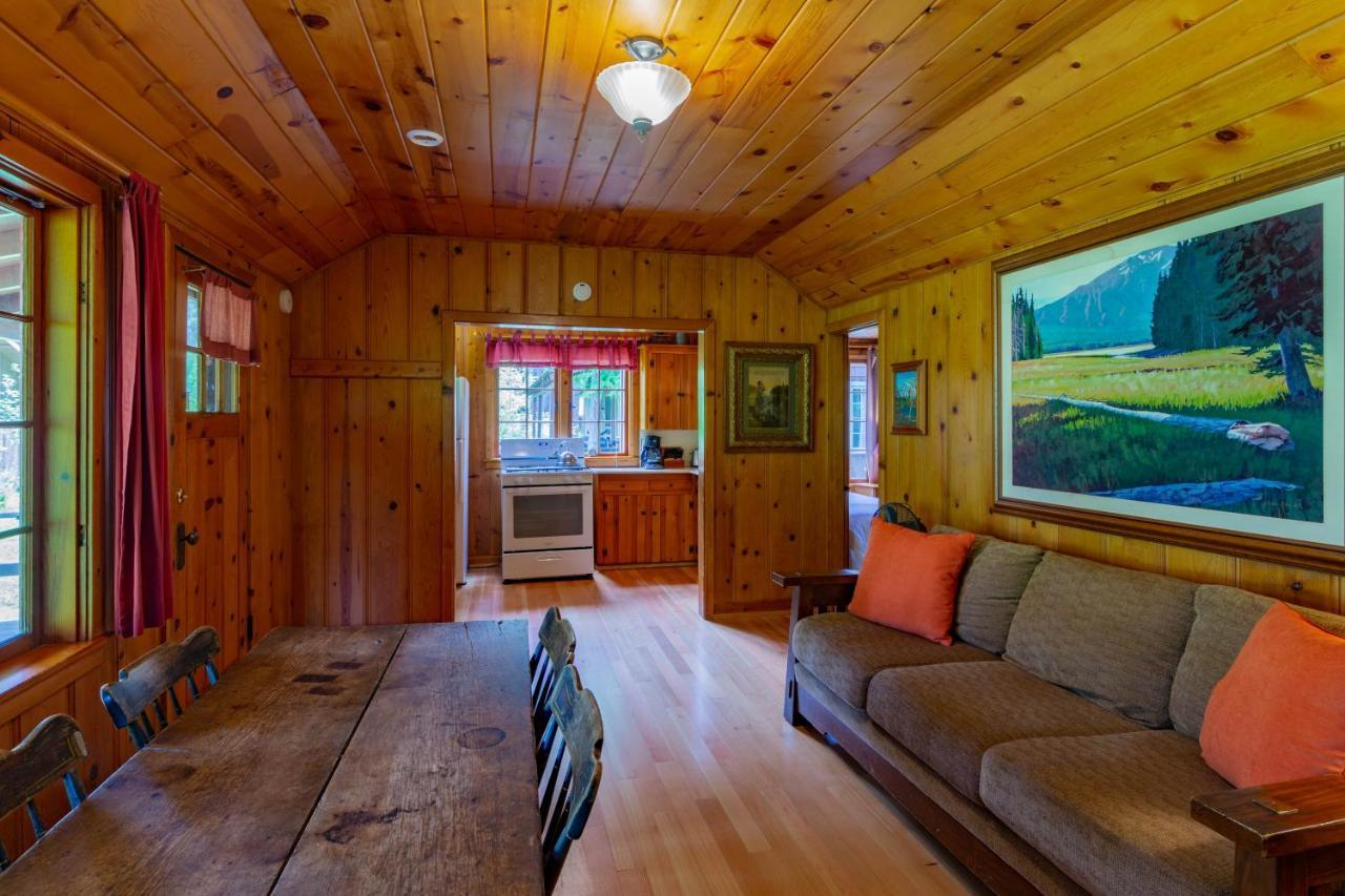 Lake Creek Lodge Camp Sherman エクステリア 写真