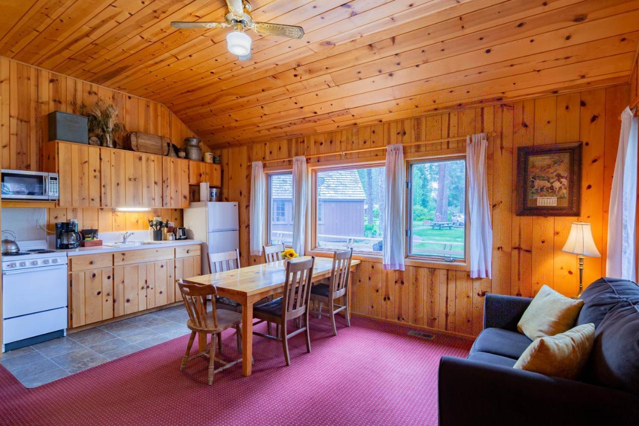 Lake Creek Lodge Camp Sherman エクステリア 写真