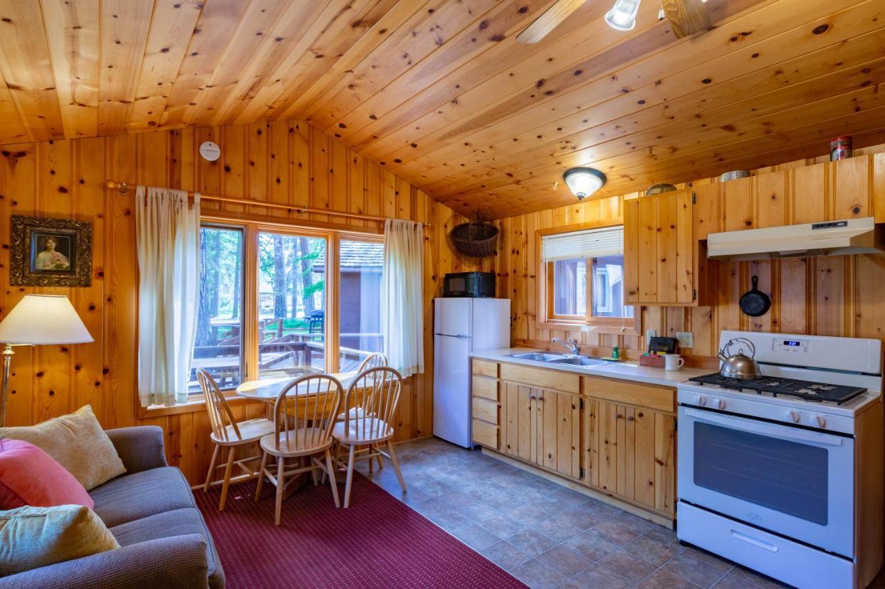 Lake Creek Lodge Camp Sherman エクステリア 写真