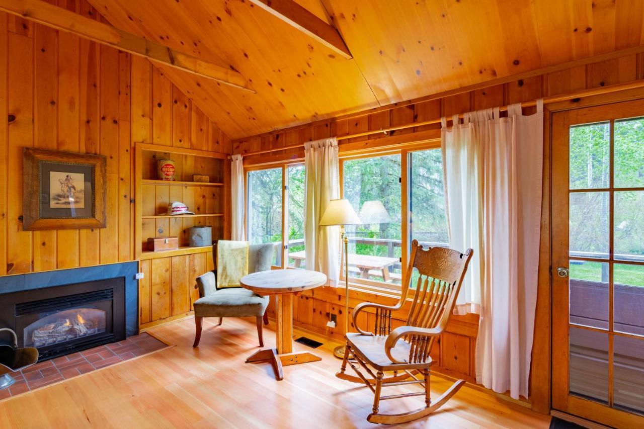 Lake Creek Lodge Camp Sherman エクステリア 写真