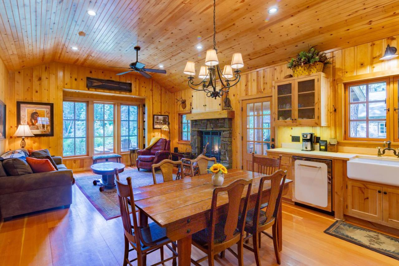 Lake Creek Lodge Camp Sherman エクステリア 写真